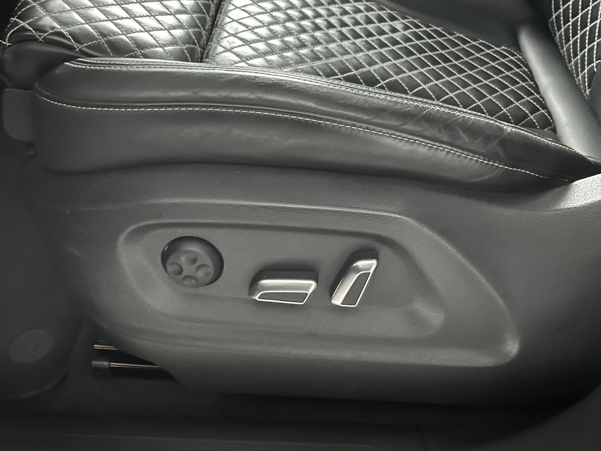 AUDI SQ5 TDI V6 340 PLUS  BVA8 QUATTRO TOIT PANORAMIQUE BI-XENON  GPS CAMERA ATTELAGE KEYLESS BI-XENON REGULATEUR ADAPTATIF ALU BROSSE DRIVE SELECT JANTES 21  EXCELLENT ETAT