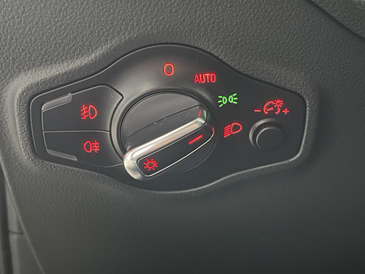 AUDI SQ5 TDI V6 340 PLUS  BVA8 QUATTRO TOIT PANORAMIQUE BI-XENON  GPS CAMERA ATTELAGE KEYLESS BI-XENON REGULATEUR ADAPTATIF ALU BROSSE DRIVE SELECT JANTES 21  EXCELLENT ETAT