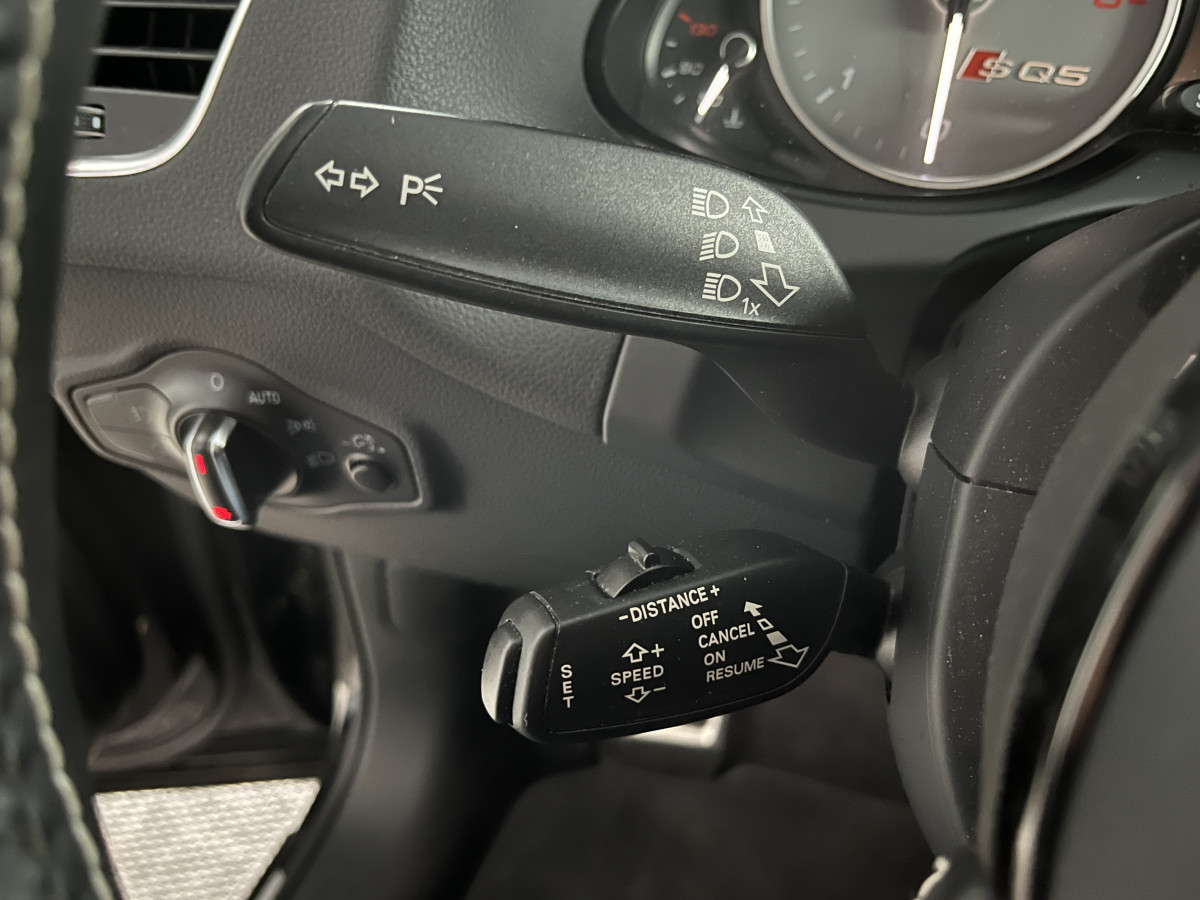 AUDI SQ5 TDI V6 340 PLUS  BVA8 QUATTRO TOIT PANORAMIQUE BI-XENON  GPS CAMERA ATTELAGE KEYLESS BI-XENON REGULATEUR ADAPTATIF ALU BROSSE DRIVE SELECT JANTES 21  EXCELLENT ETAT