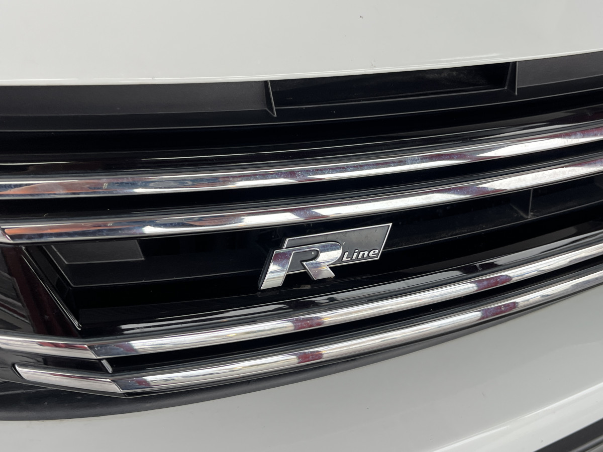 VOLKSWAGEN TIGUAN 1,4 TSI 125 TYPE R-LINE GPS REGULATEUR PARK PILOT FEUX HALOGENE JANTES 19 EXCELLENT ETAT