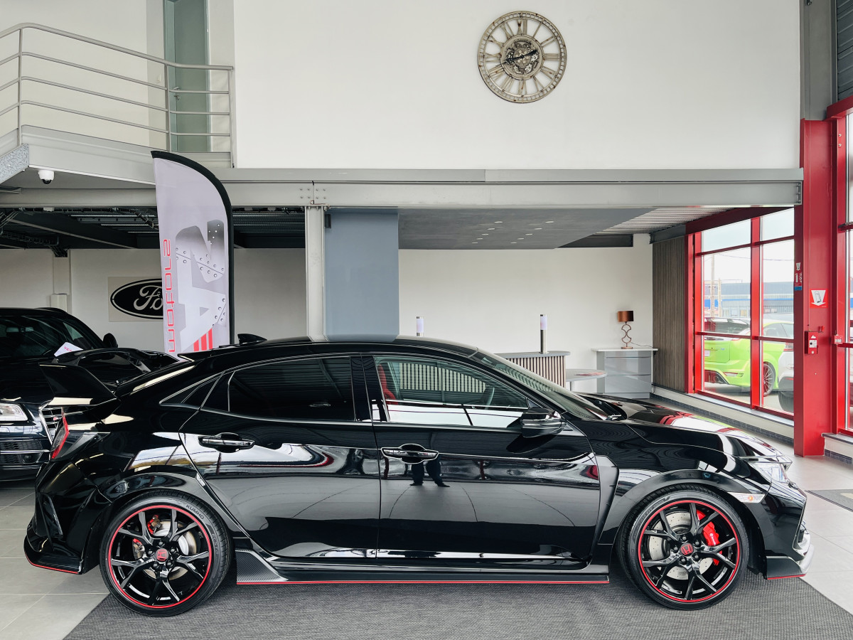 HONDA CIVIC 2,0 I-VTEC 320  TYPE R GT  NUMEROTÉ R-05945 DIFFERENTIEL A GLISSEMENT  REGULATEUR LIMITEUR FULL LED KEYLESS  JANTES 19 SIEGES RECARO  ECHAPPEMENT REMUS  EXCELLENT ETAT