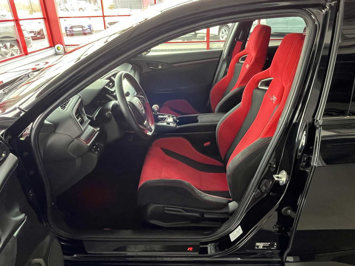 HONDA CIVIC 2,0 I-VTEC 320  TYPE R GT  NUMEROTÉ R-05945 DIFFERENTIEL A GLISSEMENT  REGULATEUR LIMITEUR FULL LED KEYLESS  JANTES 19 SIEGES RECARO  ECHAPPEMENT REMUS  EXCELLENT ETAT