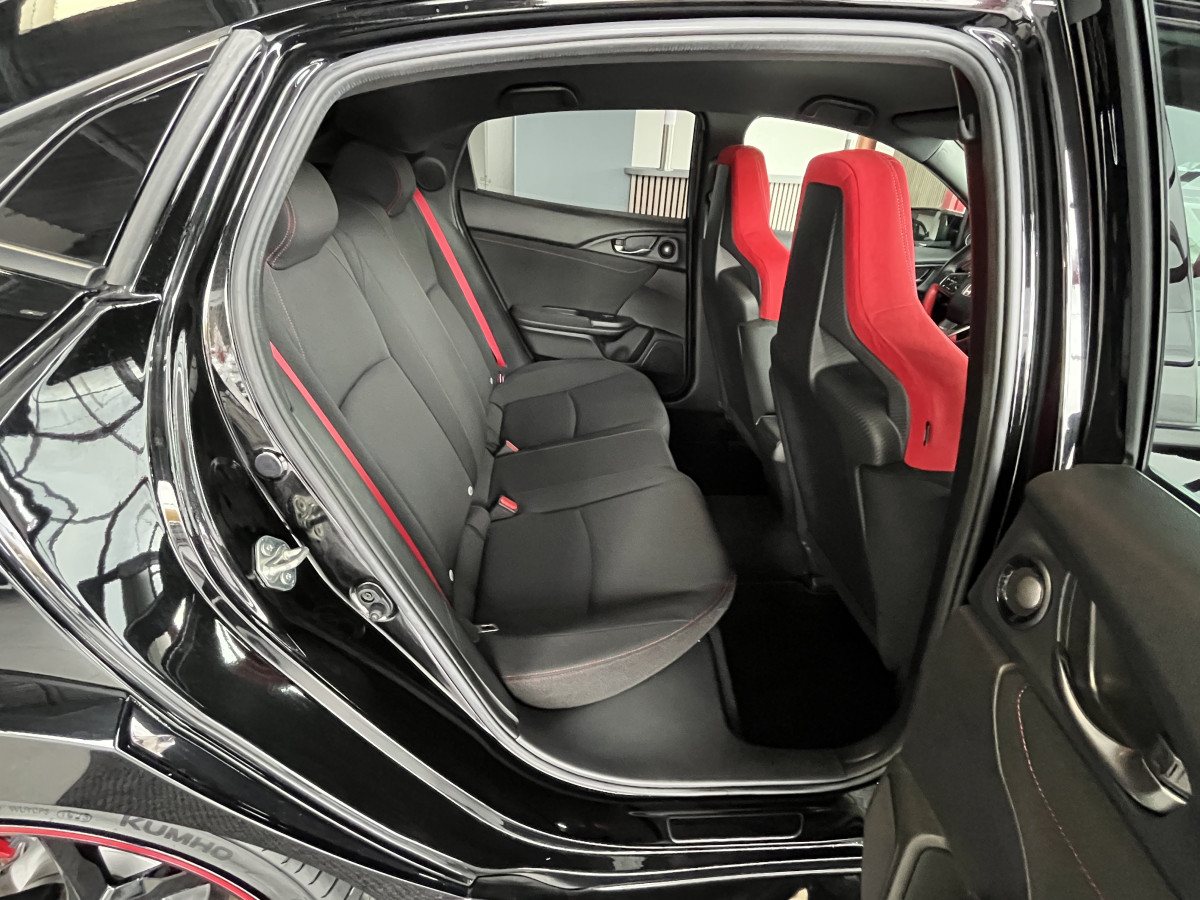 HONDA CIVIC 2,0 I-VTEC 320  TYPE R GT  NUMEROTÉ R-05945 DIFFERENTIEL A GLISSEMENT  REGULATEUR LIMITEUR FULL LED KEYLESS  JANTES 19 SIEGES RECARO  ECHAPPEMENT REMUS  EXCELLENT ETAT