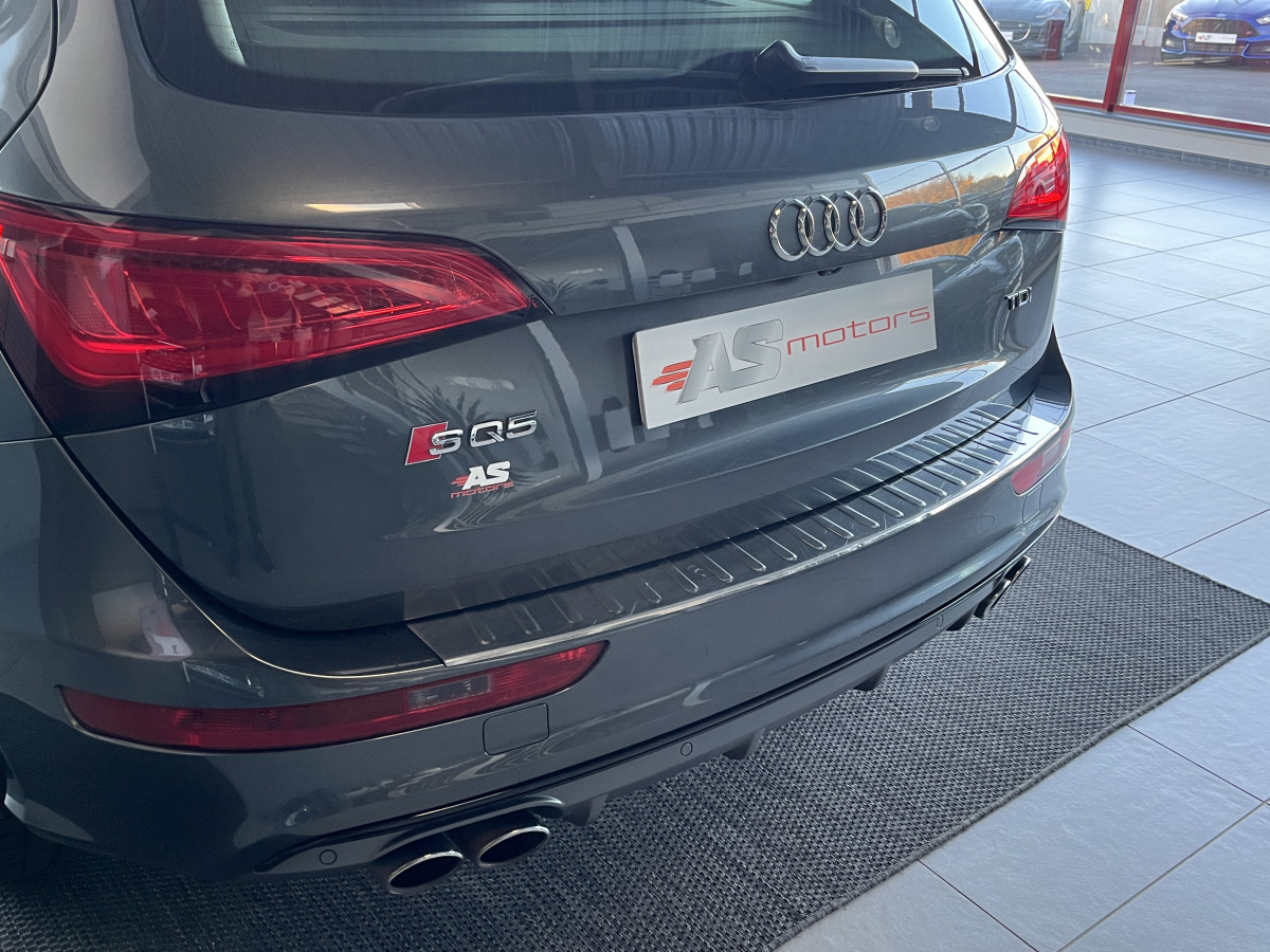 AUDI SQ5 3,0  TDI V6 326 COMPETITION  BVA8 QUATTRO ATTELAGE ELECTRIQUE GPS CAMERA  ALU BROSSE REGULATEUR ADAPTATIF BI-XENON  PARK PILOT  DRIVE SELECT JANTE 21 FINITION BLACK EXCELLENT ETAT