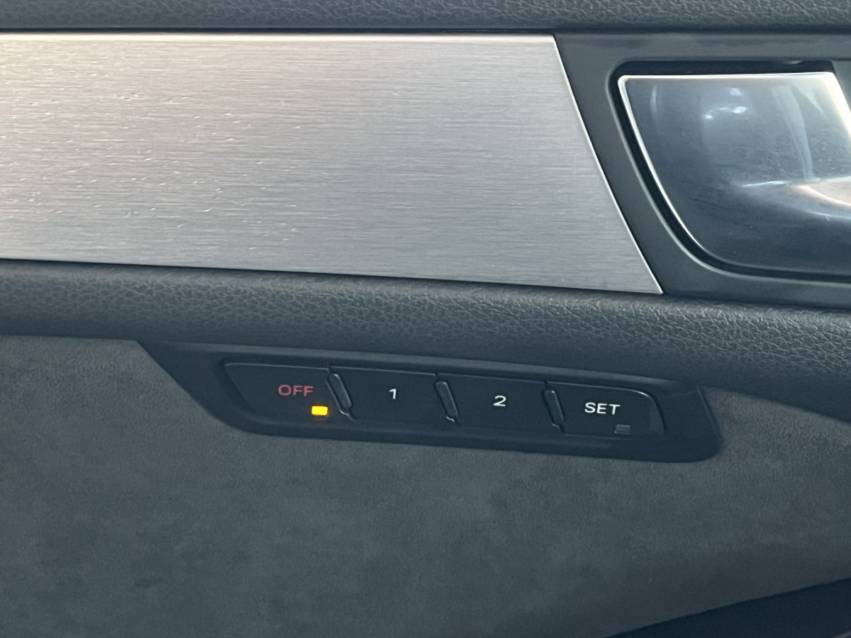 AUDI SQ5 3,0  TDI V6 326 COMPETITION  BVA8 QUATTRO ATTELAGE ELECTRIQUE GPS CAMERA  ALU BROSSE REGULATEUR ADAPTATIF BI-XENON  PARK PILOT  DRIVE SELECT JANTE 21 FINITION BLACK EXCELLENT ETAT