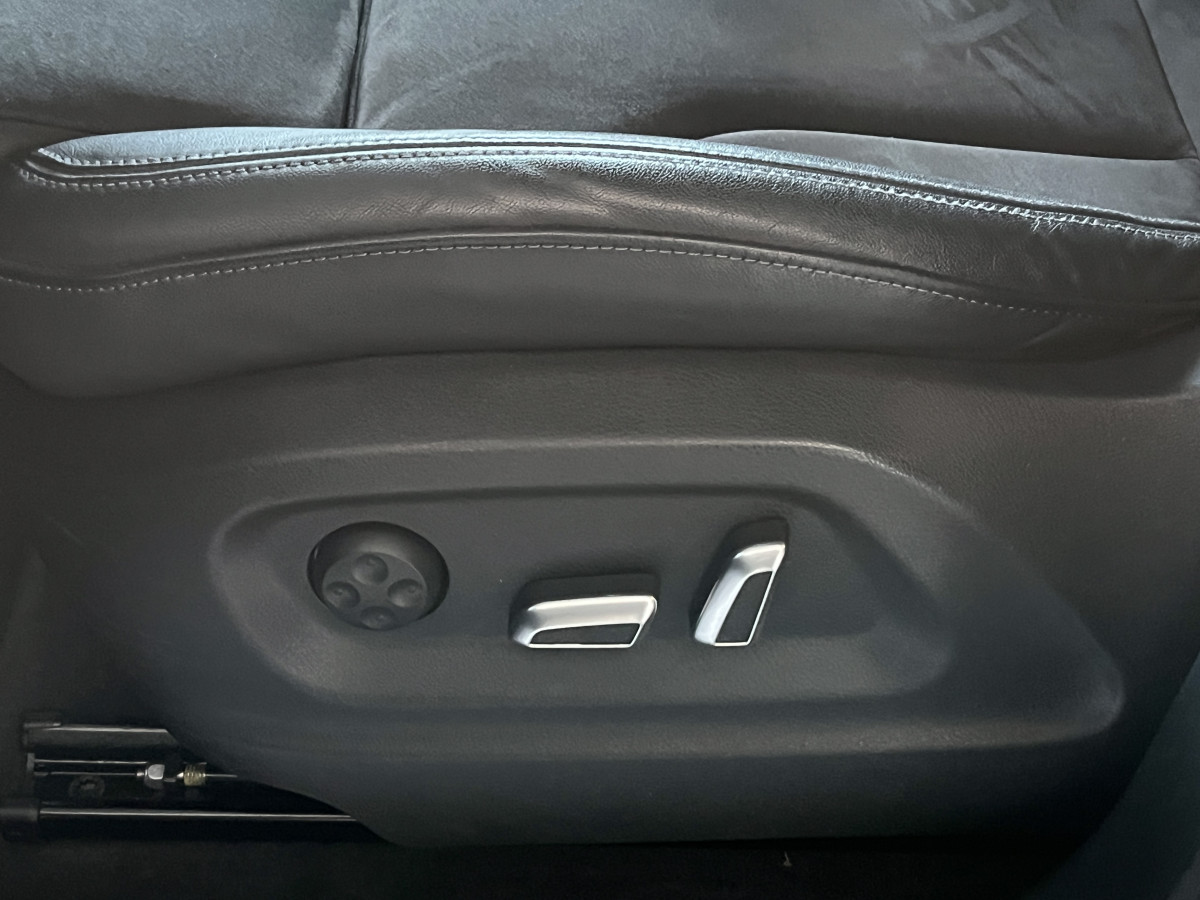 AUDI SQ5 3,0  TDI V6 326 COMPETITION  BVA8 QUATTRO ATTELAGE ELECTRIQUE GPS CAMERA  ALU BROSSE REGULATEUR ADAPTATIF BI-XENON  PARK PILOT  DRIVE SELECT JANTE 21 FINITION BLACK EXCELLENT ETAT