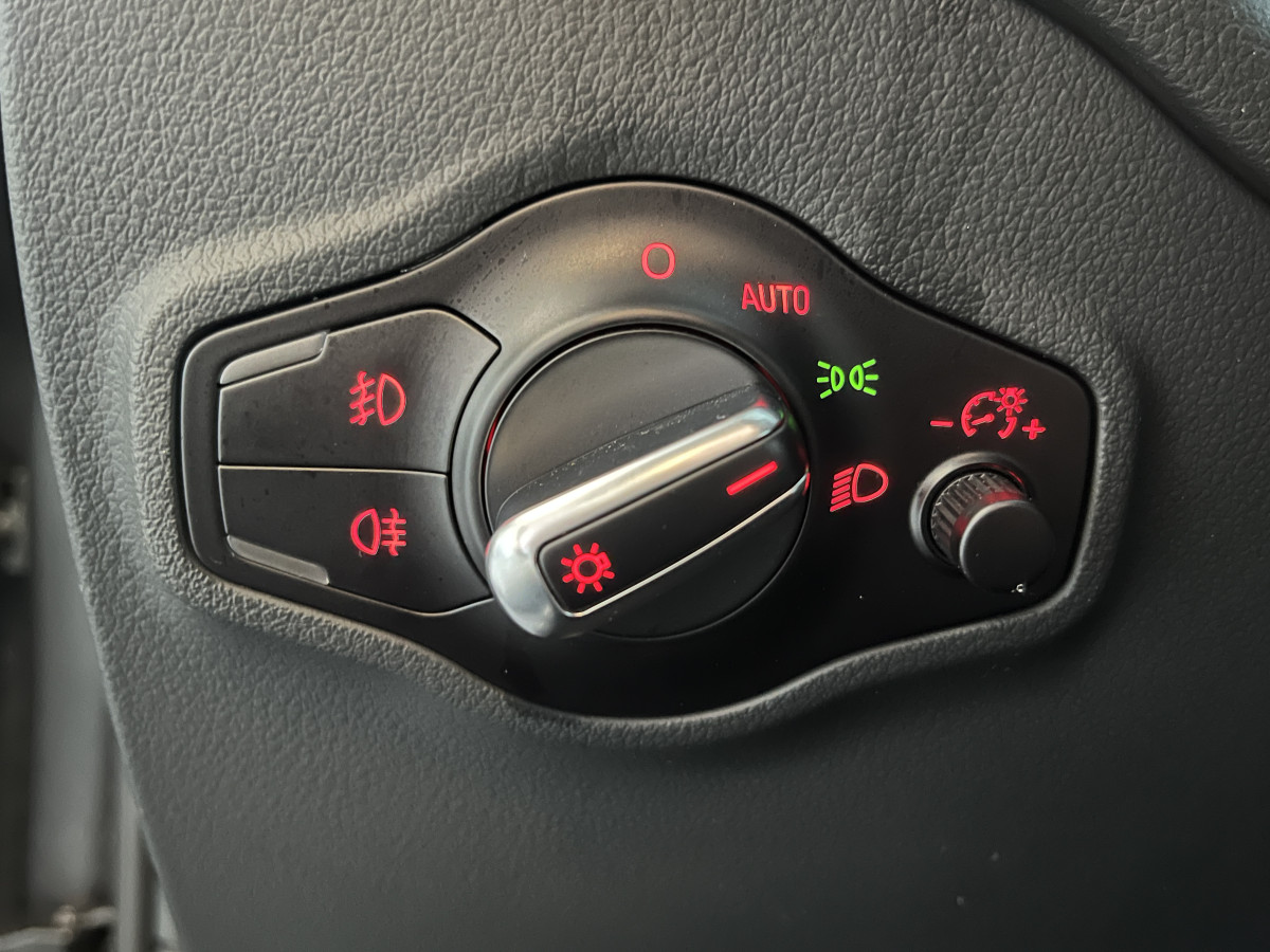 AUDI SQ5 3,0  TDI V6 326 COMPETITION  BVA8 QUATTRO ATTELAGE ELECTRIQUE GPS CAMERA  ALU BROSSE REGULATEUR ADAPTATIF BI-XENON  PARK PILOT  DRIVE SELECT JANTE 21 FINITION BLACK EXCELLENT ETAT