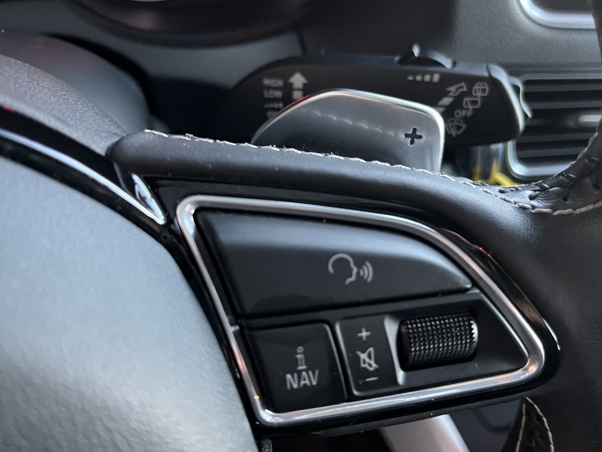 AUDI SQ5 3,0  TDI V6 326 COMPETITION  BVA8 QUATTRO ATTELAGE ELECTRIQUE GPS CAMERA  ALU BROSSE REGULATEUR ADAPTATIF BI-XENON  PARK PILOT  DRIVE SELECT JANTE 21 FINITION BLACK EXCELLENT ETAT