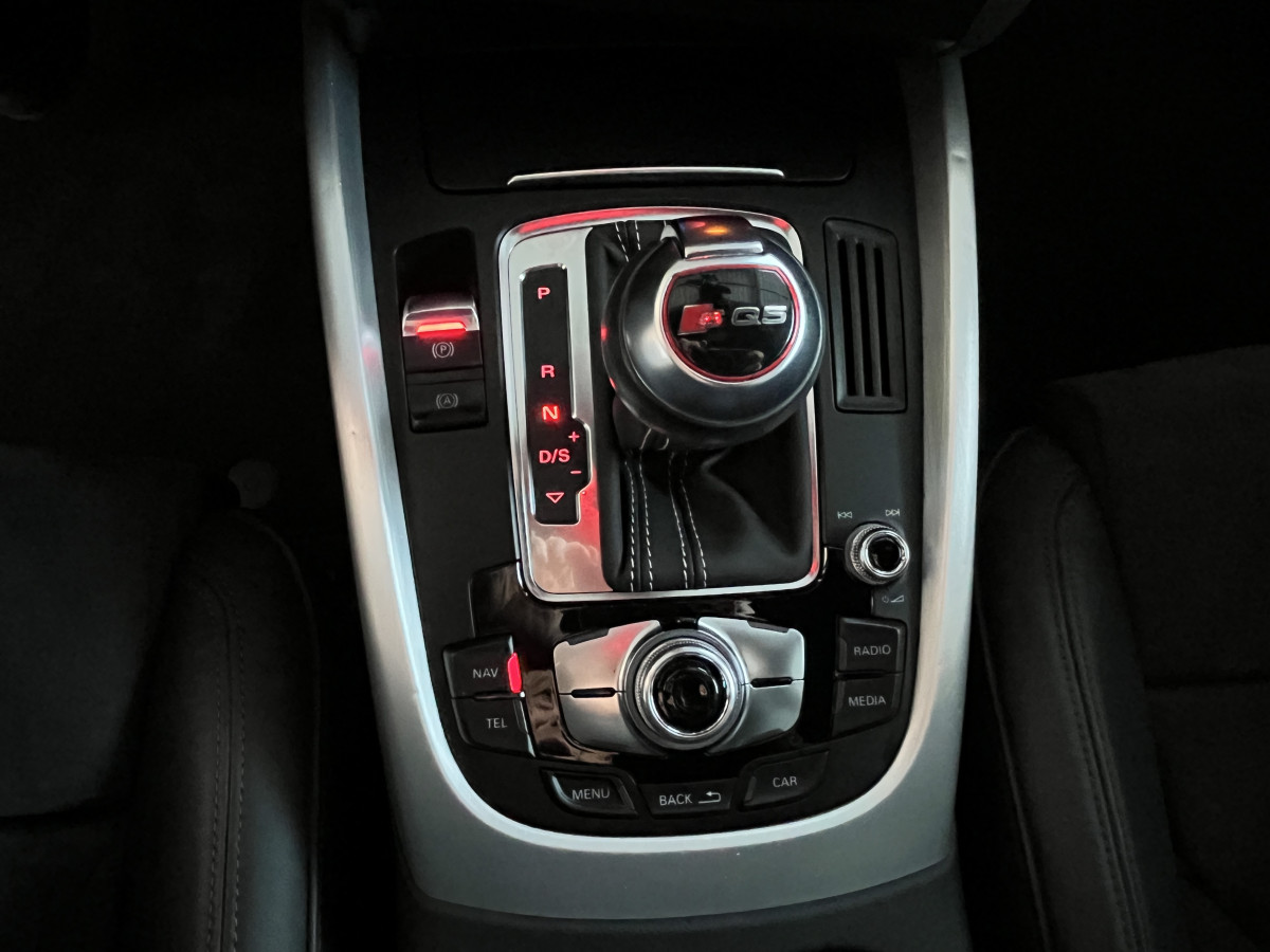 AUDI SQ5 3,0  TDI V6 326 COMPETITION  BVA8 QUATTRO ATTELAGE ELECTRIQUE GPS CAMERA  ALU BROSSE REGULATEUR ADAPTATIF BI-XENON  PARK PILOT  DRIVE SELECT JANTE 21 FINITION BLACK EXCELLENT ETAT