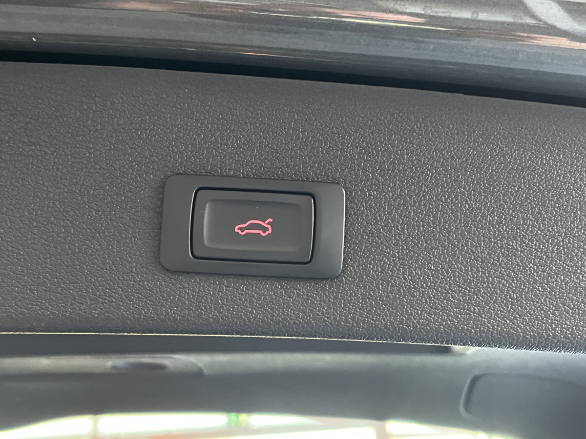 AUDI SQ5 3,0  TDI V6 326 COMPETITION  BVA8 QUATTRO ATTELAGE ELECTRIQUE GPS CAMERA  ALU BROSSE REGULATEUR ADAPTATIF BI-XENON  PARK PILOT  DRIVE SELECT JANTE 21 FINITION BLACK EXCELLENT ETAT