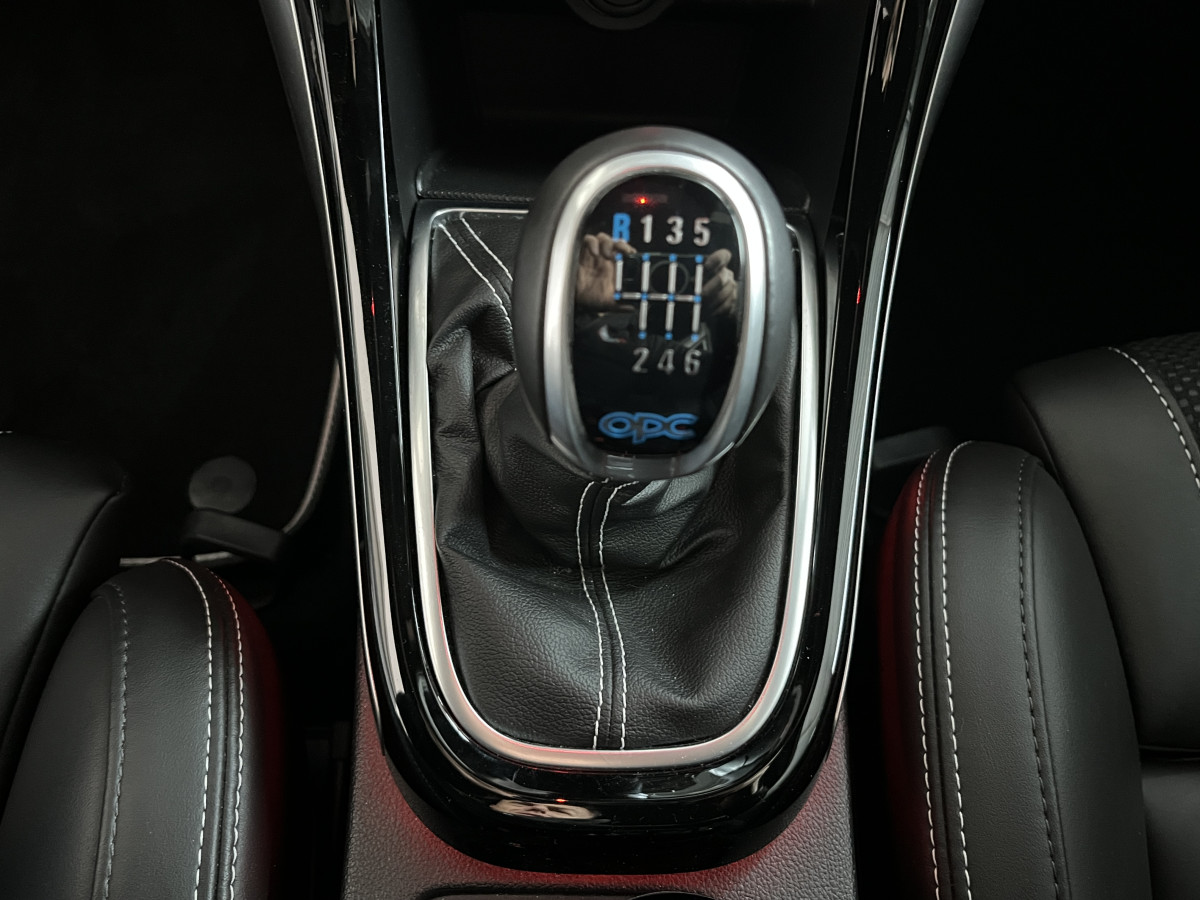 OPEL ASTRA GTC OPC 2,0 TURBO 280 PACK PERFORMANCE HIFI INFINITY GPS CAMERA APPLE CAR PLAY SIEGES RECARO PERF JANTES 20 BI-XENON PACK APPARENCE FREIN BREMBO PARK PILOT  EXCELLENT ETAT