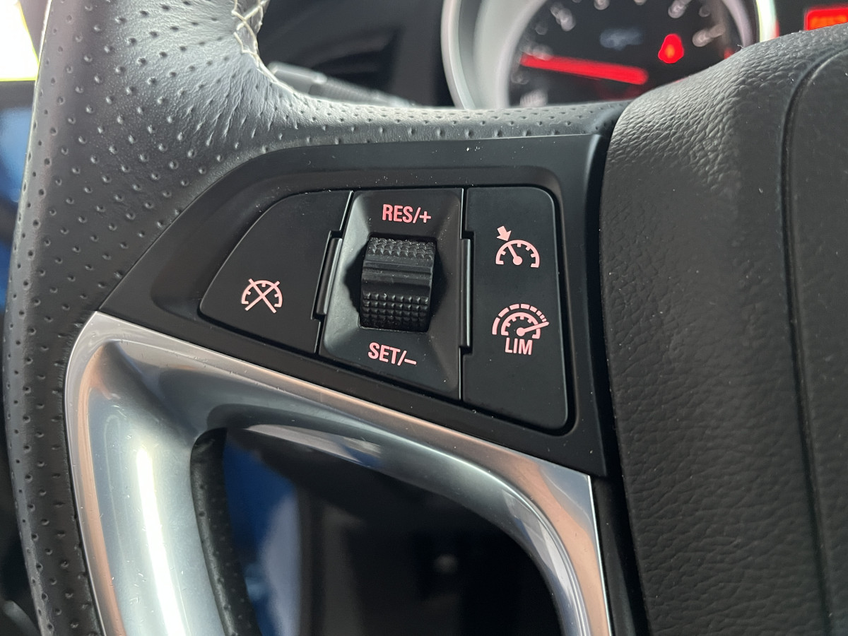 OPEL ASTRA GTC OPC 2,0 TURBO 280 PACK PERFORMANCE HIFI INFINITY GPS CAMERA APPLE CAR PLAY SIEGES RECARO PERF JANTES 20 BI-XENON PACK APPARENCE FREIN BREMBO PARK PILOT  EXCELLENT ETAT