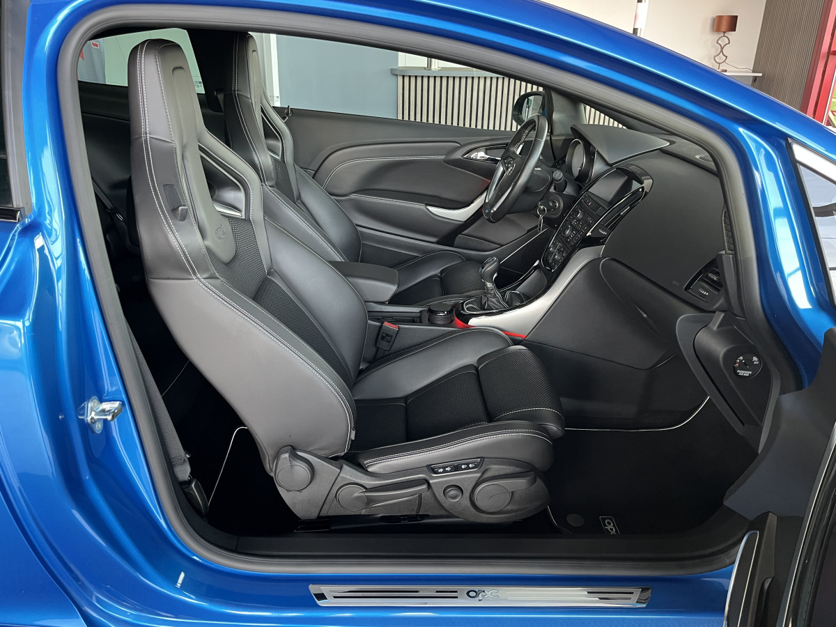 OPEL ASTRA GTC OPC 2,0 TURBO 280 PACK PERFORMANCE HIFI INFINITY GPS CAMERA APPLE CAR PLAY SIEGES RECARO PERF JANTES 20 BI-XENON PACK APPARENCE FREIN BREMBO PARK PILOT  EXCELLENT ETAT