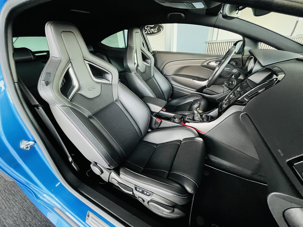 OPEL ASTRA GTC OPC 2,0 TURBO 280 PACK PERFORMANCE HIFI INFINITY GPS CAMERA APPLE CAR PLAY SIEGES RECARO PERF JANTES 20 BI-XENON PACK APPARENCE FREIN BREMBO PARK PILOT  EXCELLENT ETAT