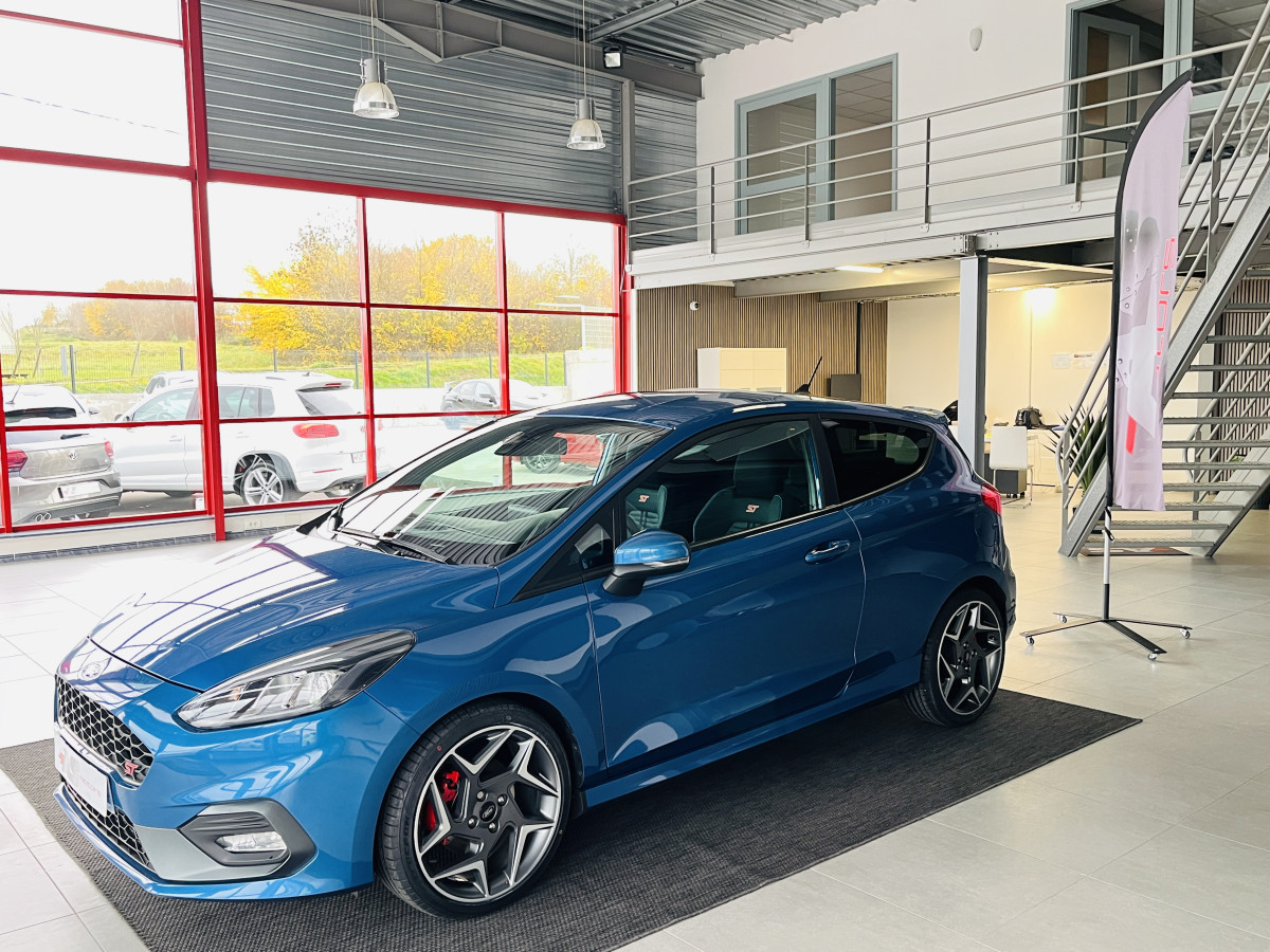 FORD FIESTA ST 1,5 200 PACK PERFORMANCE DIFFERENTIEL LAUNCH CONTROL GPS CAMERA  APPLE CARPLAY FEUX HALOGENE  BLUETOOTH REGULATEUR LIMITEUR JANTES 18 EXCELLENT ETAT
