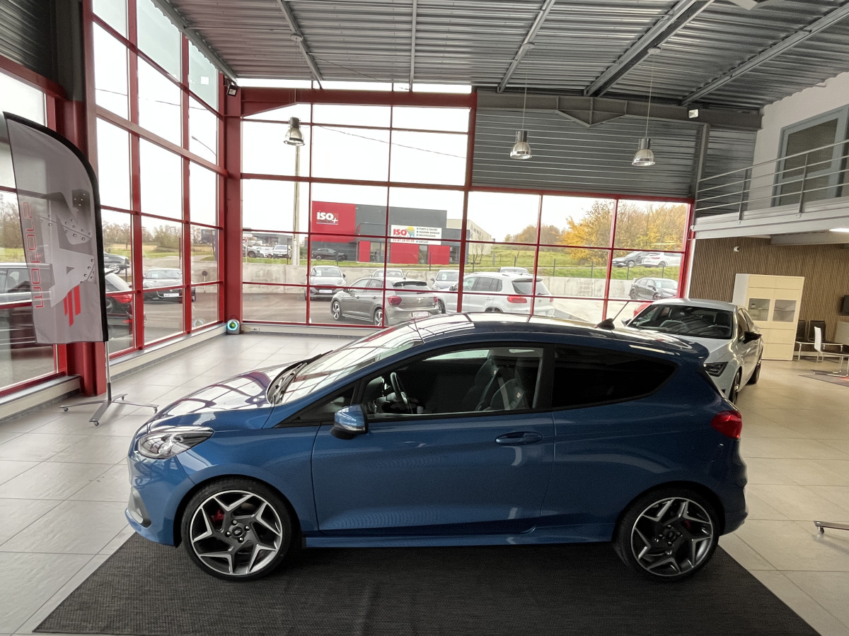FORD FIESTA ST 1,5 200 PACK PERFORMANCE DIFFERENTIEL LAUNCH CONTROL GPS CAMERA  APPLE CARPLAY FEUX HALOGENE  BLUETOOTH REGULATEUR LIMITEUR JANTES 18 EXCELLENT ETAT