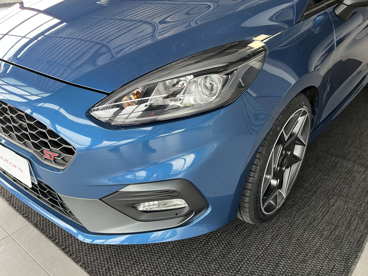 FORD FIESTA ST 1,5 200 PACK PERFORMANCE DIFFERENTIEL LAUNCH CONTROL GPS CAMERA  APPLE CARPLAY FEUX HALOGENE  BLUETOOTH REGULATEUR LIMITEUR JANTES 18 EXCELLENT ETAT