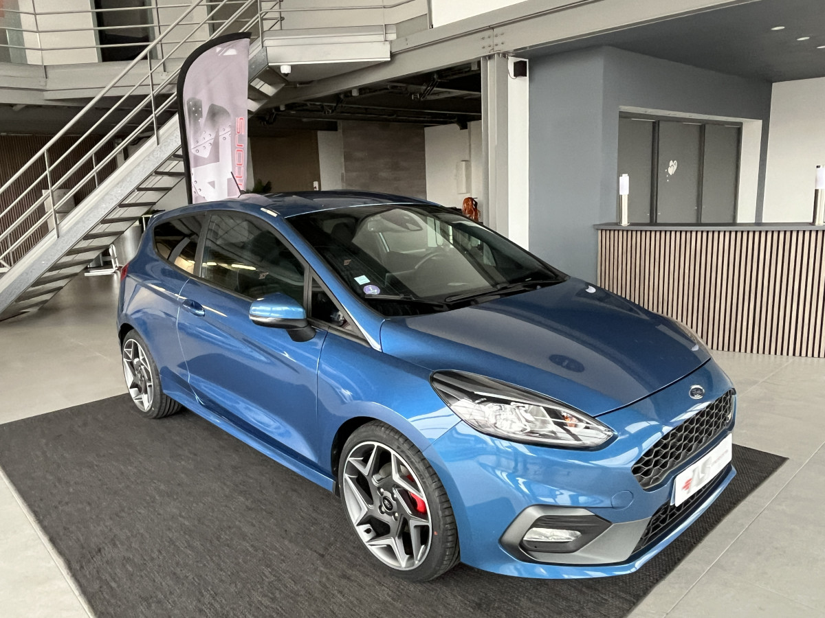 FORD FIESTA ST 1,5 200 PACK PERFORMANCE DIFFERENTIEL LAUNCH CONTROL GPS CAMERA  APPLE CARPLAY FEUX HALOGENE  BLUETOOTH REGULATEUR LIMITEUR JANTES 18 EXCELLENT ETAT