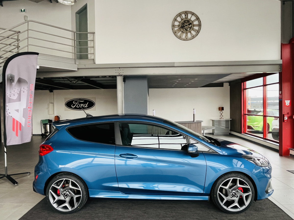 FORD FIESTA ST 1,5 200 PACK PERFORMANCE DIFFERENTIEL LAUNCH CONTROL GPS CAMERA  APPLE CARPLAY FEUX HALOGENE  BLUETOOTH REGULATEUR LIMITEUR JANTES 18 EXCELLENT ETAT