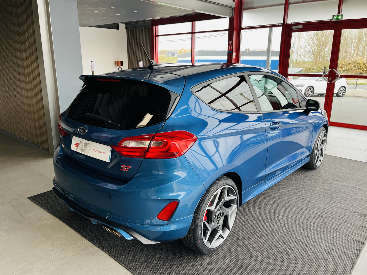 FORD FIESTA ST 1,5 200 PACK PERFORMANCE DIFFERENTIEL LAUNCH CONTROL GPS CAMERA  APPLE CARPLAY FEUX HALOGENE  BLUETOOTH REGULATEUR LIMITEUR JANTES 18 EXCELLENT ETAT
