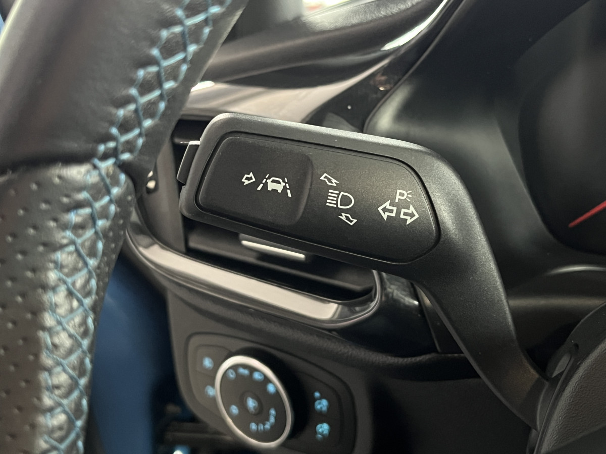 FORD FIESTA ST 1,5 200 PACK PERFORMANCE DIFFERENTIEL LAUNCH CONTROL GPS CAMERA  APPLE CARPLAY FEUX HALOGENE  BLUETOOTH REGULATEUR LIMITEUR JANTES 18 EXCELLENT ETAT