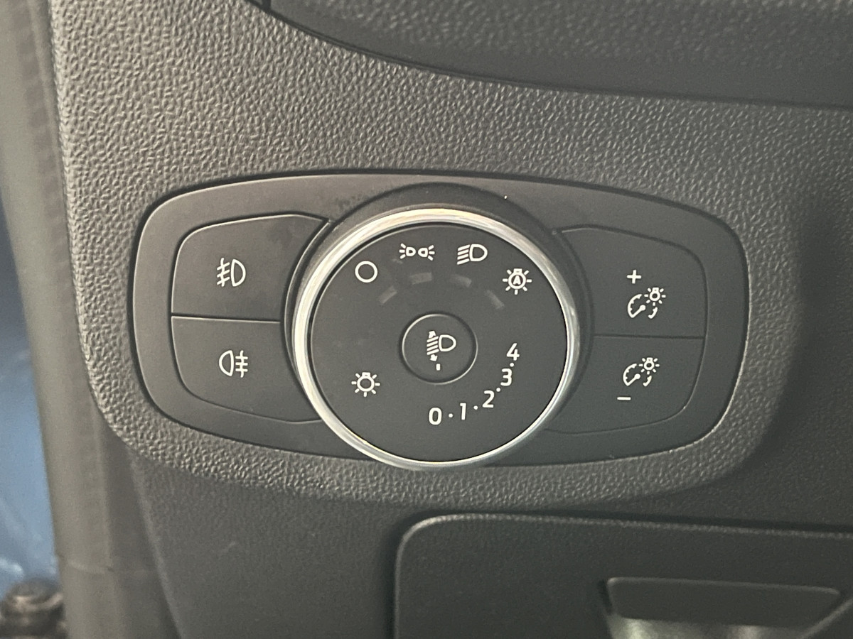 FORD FIESTA ST 1,5 200 PACK PERFORMANCE DIFFERENTIEL LAUNCH CONTROL GPS CAMERA  APPLE CARPLAY FEUX HALOGENE  BLUETOOTH REGULATEUR LIMITEUR JANTES 18 EXCELLENT ETAT