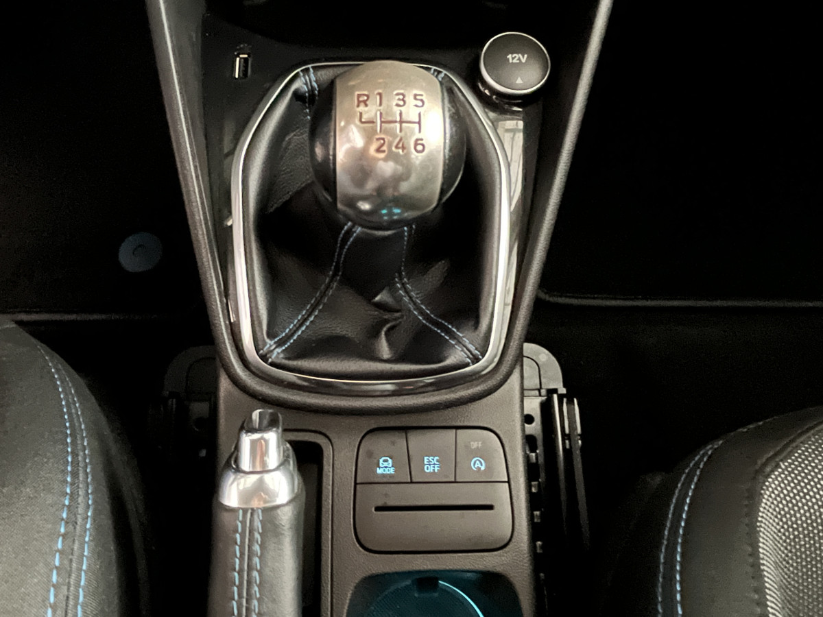 FORD FIESTA ST 1,5 200 PACK PERFORMANCE DIFFERENTIEL LAUNCH CONTROL GPS CAMERA  APPLE CARPLAY FEUX HALOGENE  BLUETOOTH REGULATEUR LIMITEUR JANTES 18 EXCELLENT ETAT