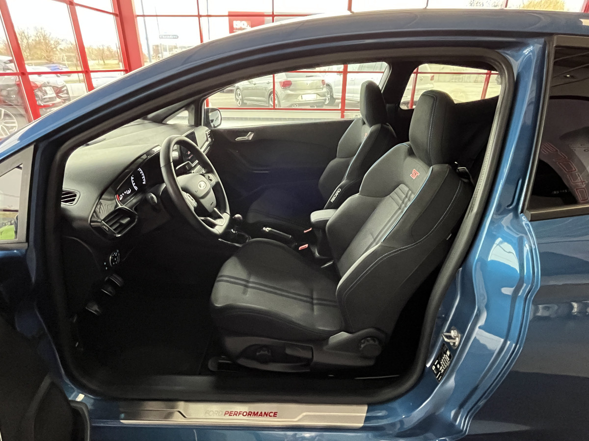 FORD FIESTA ST 1,5 200 PACK PERFORMANCE DIFFERENTIEL LAUNCH CONTROL GPS CAMERA  APPLE CARPLAY FEUX HALOGENE  BLUETOOTH REGULATEUR LIMITEUR JANTES 18 EXCELLENT ETAT