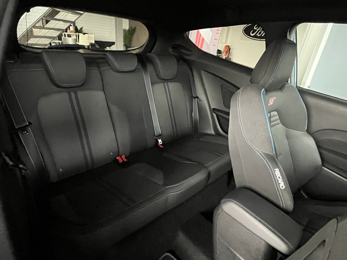 FORD FIESTA ST 1,5 200 PACK PERFORMANCE DIFFERENTIEL LAUNCH CONTROL GPS CAMERA  APPLE CARPLAY FEUX HALOGENE  BLUETOOTH REGULATEUR LIMITEUR JANTES 18 EXCELLENT ETAT