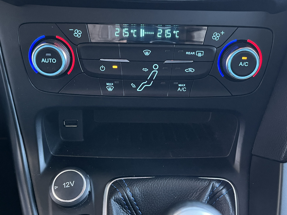 FORD FOCUS RS 2,3 350 4X4 GPS  HIFI SONY LAUNCH CONTROL APPLE CARPLAY RECARO REGULATEUR LIMITEUR KEYLESS  FEUX BI-XENON JANTES FORGEES PARK PILOT  EXCELLENT ETAT