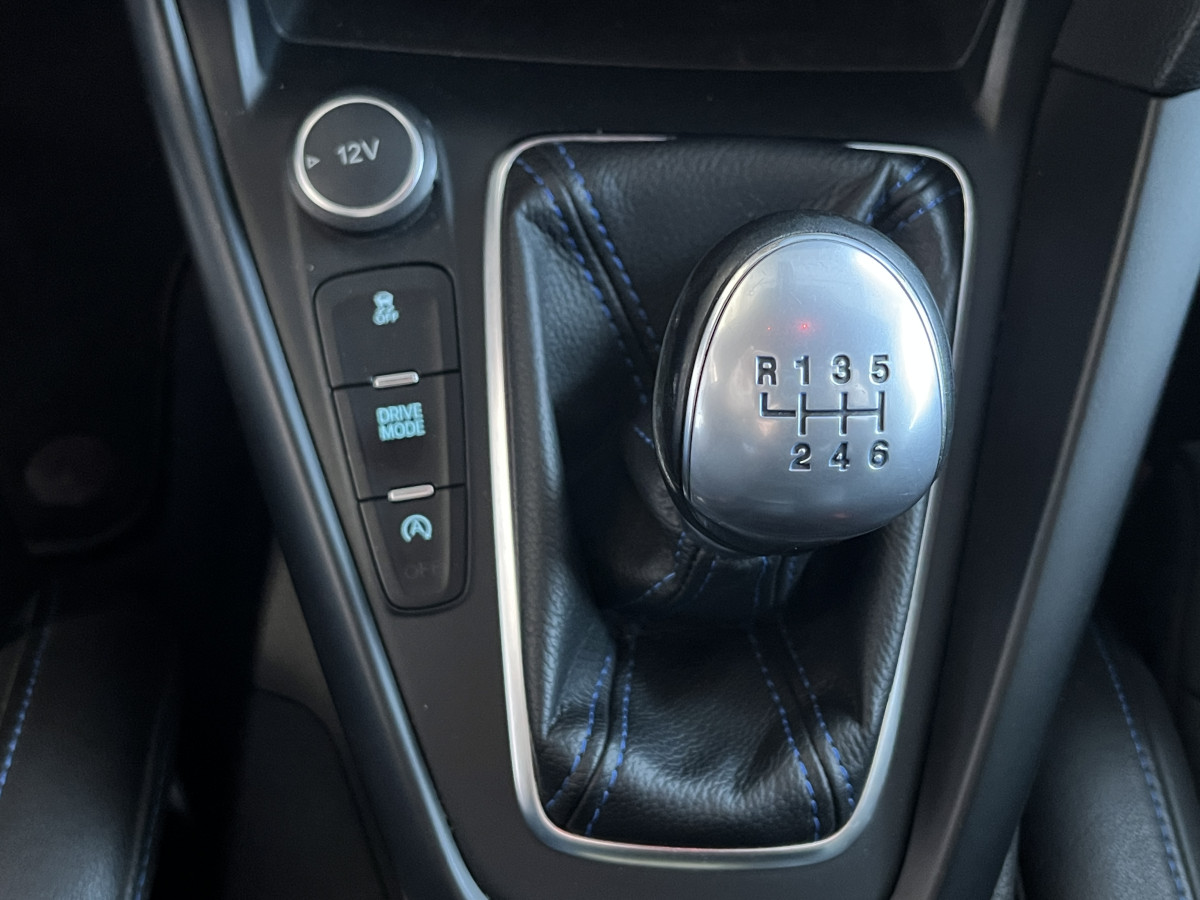 FORD FOCUS RS 2,3 350 4X4 GPS  HIFI SONY LAUNCH CONTROL APPLE CARPLAY RECARO REGULATEUR LIMITEUR KEYLESS  FEUX BI-XENON JANTES FORGEES PARK PILOT  EXCELLENT ETAT