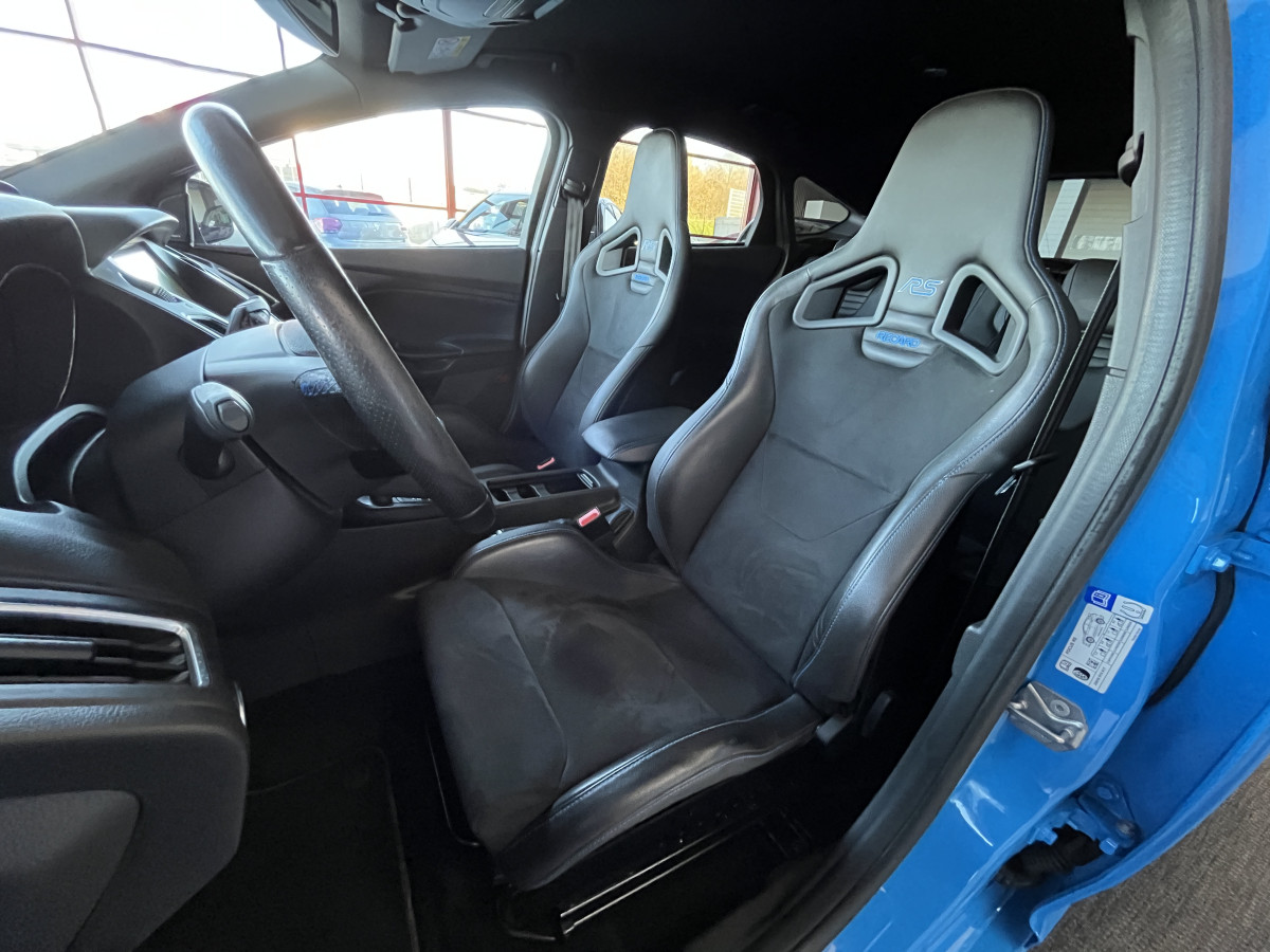FORD FOCUS RS 2,3 350 4X4 GPS  HIFI SONY LAUNCH CONTROL APPLE CARPLAY RECARO REGULATEUR LIMITEUR KEYLESS  FEUX BI-XENON JANTES FORGEES PARK PILOT  EXCELLENT ETAT