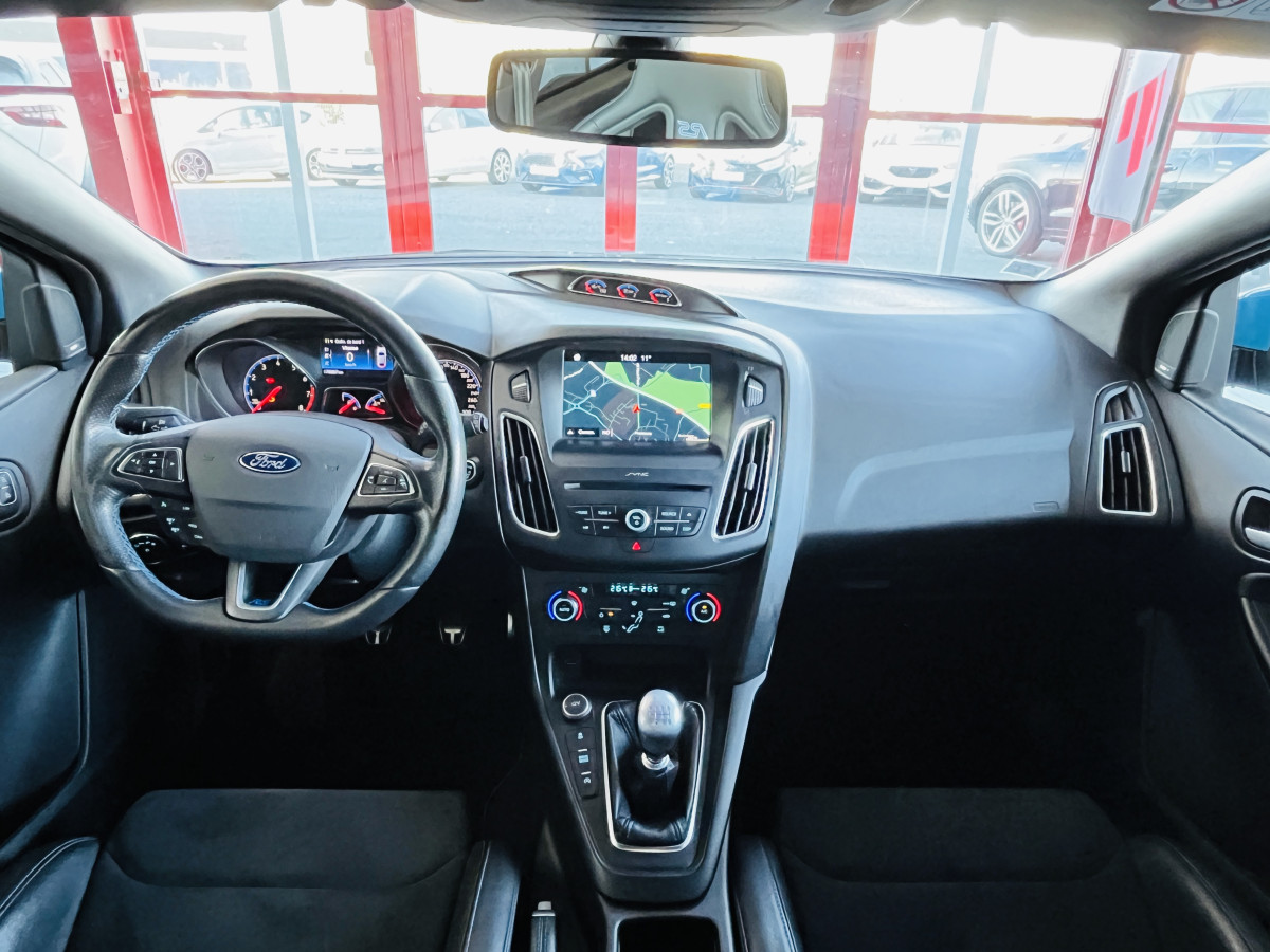 FORD FOCUS RS 2,3 350 4X4 GPS  HIFI SONY LAUNCH CONTROL APPLE CARPLAY RECARO REGULATEUR LIMITEUR KEYLESS  FEUX BI-XENON JANTES FORGEES PARK PILOT  EXCELLENT ETAT