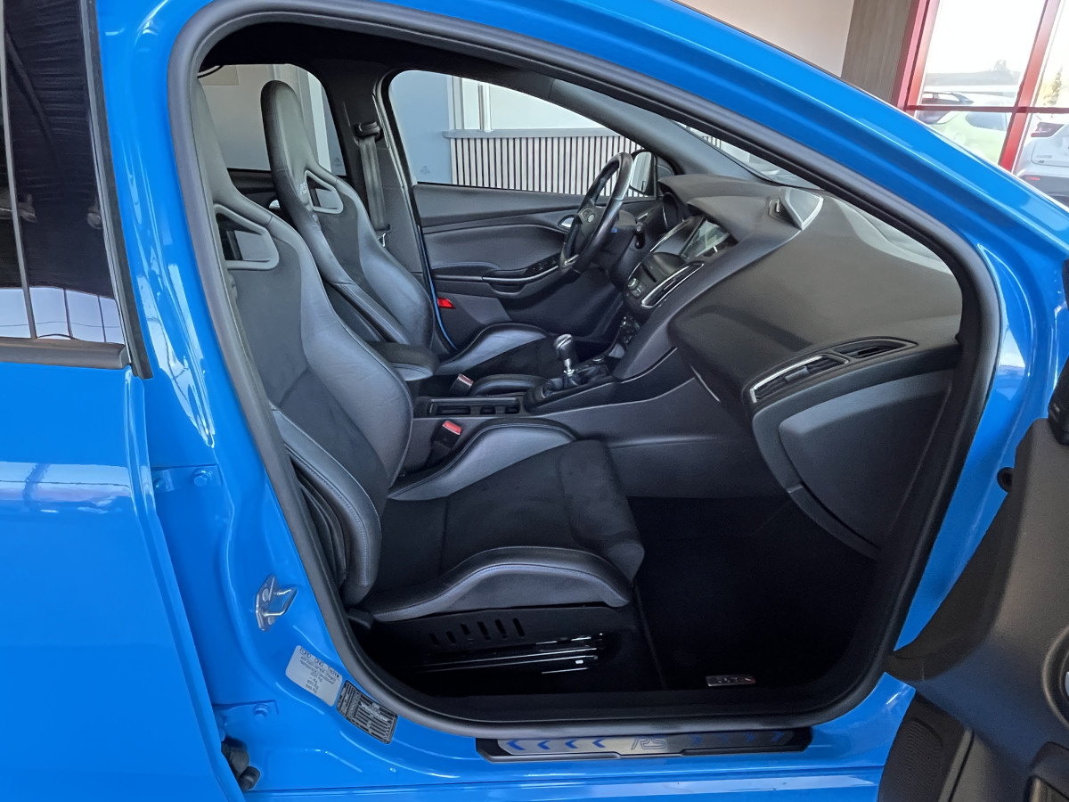 FORD FOCUS RS 2,3 350 4X4 GPS  HIFI SONY LAUNCH CONTROL APPLE CARPLAY RECARO REGULATEUR LIMITEUR KEYLESS  FEUX BI-XENON JANTES FORGEES PARK PILOT  EXCELLENT ETAT