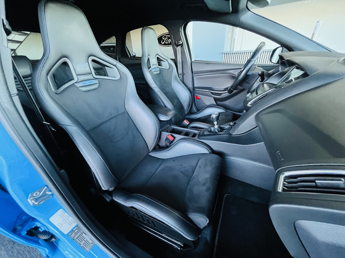FORD FOCUS RS 2,3 350 4X4 GPS  HIFI SONY LAUNCH CONTROL APPLE CARPLAY RECARO REGULATEUR LIMITEUR KEYLESS  FEUX BI-XENON JANTES FORGEES PARK PILOT  EXCELLENT ETAT