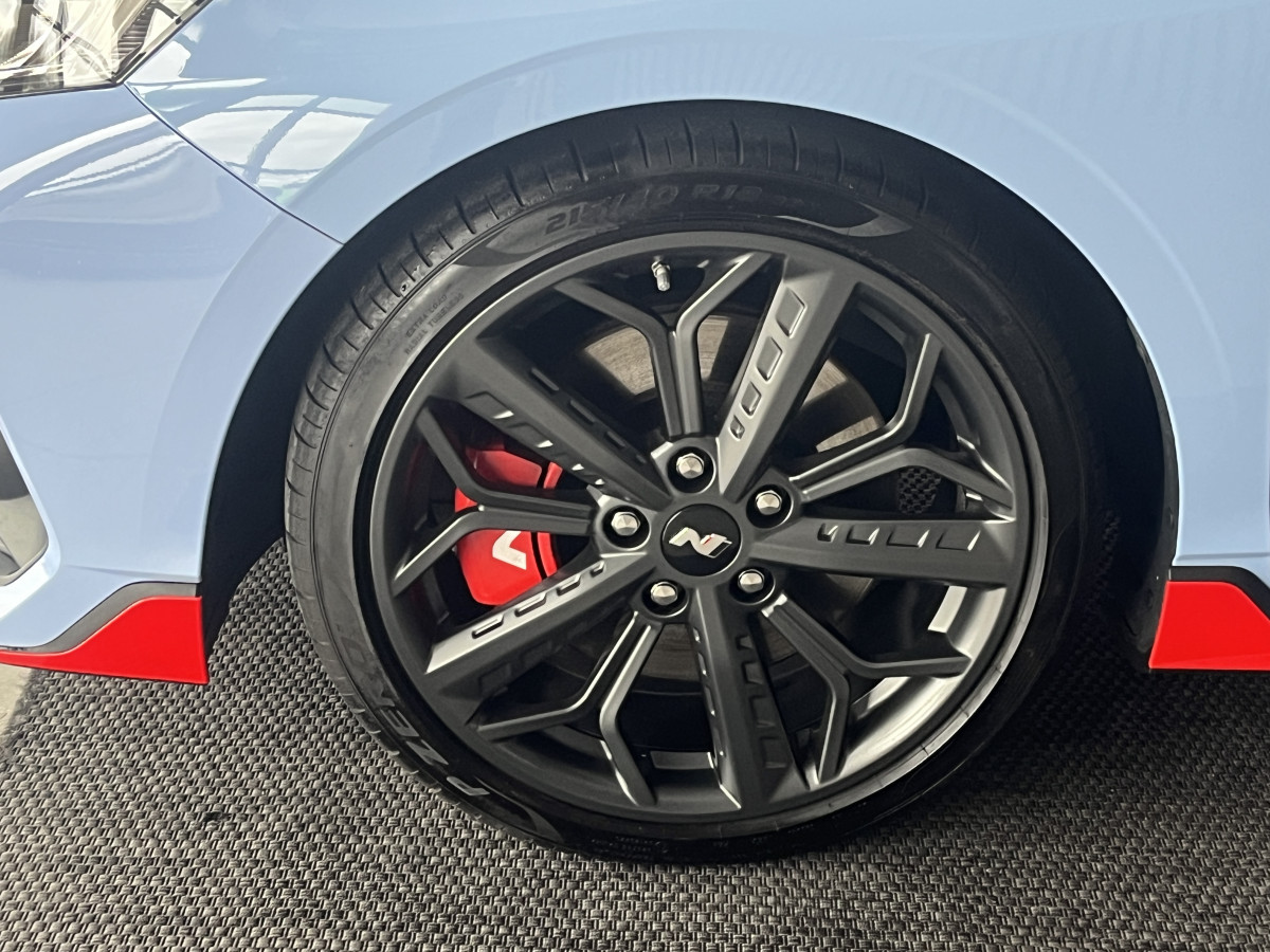 HYUNDAI I20 N 1,6 T-GDI 204 GPS CAMERA APPLE CARPLAY REGULATEUR LIMITEUR KEYLESS VIRTUAL COCKPIT DRIVE SELECT HIFI BOSE FULL LED DIFFERENTIEL A GLISSEMENT ETAT NEUF