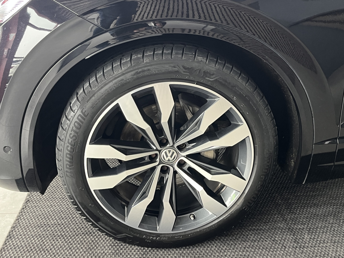 VOLKSWAGEN TOUAREG 3,0 V6 TDI 286 BVA8 R-LINE 4X4  ATTELAGE GPS CAMERA  DISCOVER PRO APPLE CAR PLAY  VIRTUAL COCKPIT CAMERA KEYLESS DYNAUDIO SUSPENSION PNEUMATIQUE FEUX MATRIX  FULL LED AFFICHAGE TETE HAUTE JANTES 21 EXCELLENT ETAT