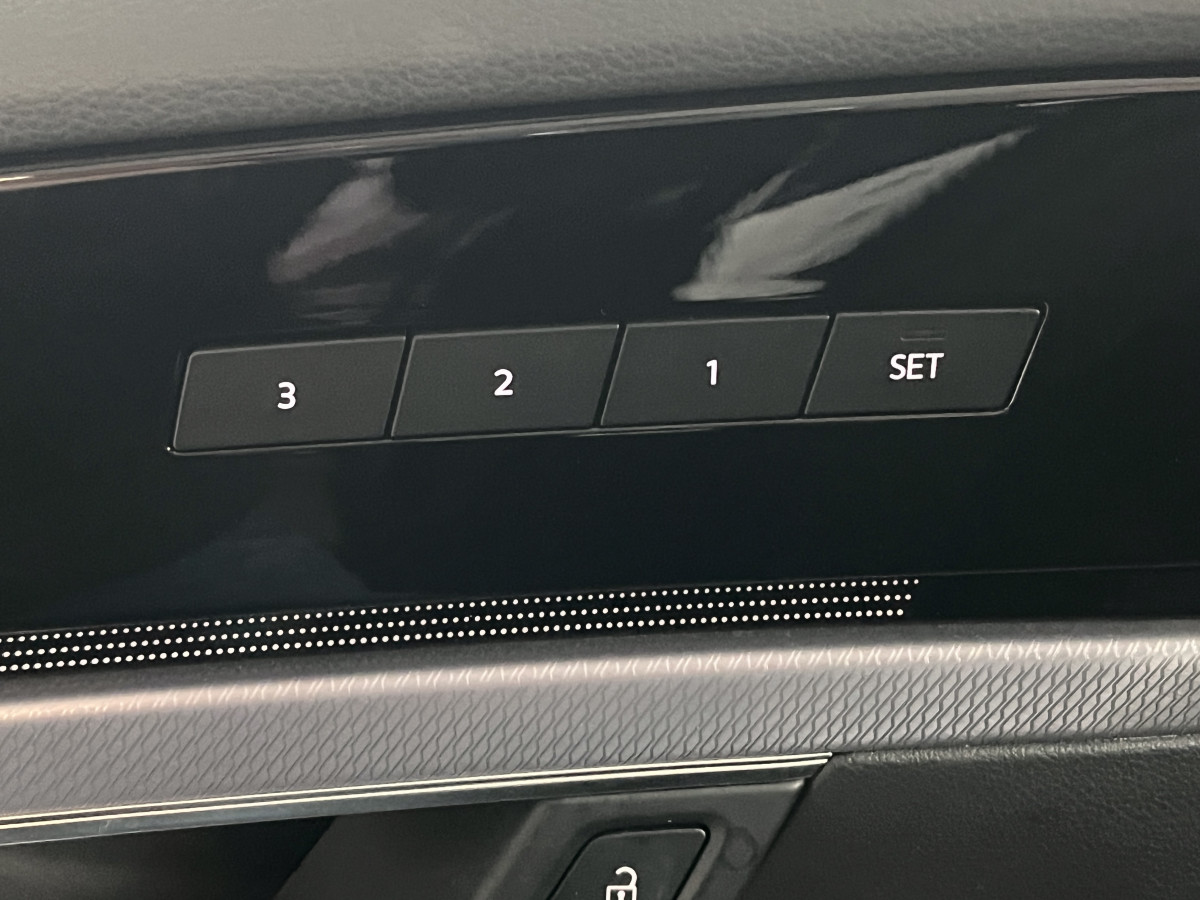 VOLKSWAGEN TOUAREG 3,0 V6 TDI 286 BVA8 R-LINE 4X4  ATTELAGE GPS CAMERA  DISCOVER PRO APPLE CAR PLAY  VIRTUAL COCKPIT CAMERA KEYLESS DYNAUDIO SUSPENSION PNEUMATIQUE FEUX MATRIX  FULL LED AFFICHAGE TETE HAUTE JANTES 21 EXCELLENT ETAT