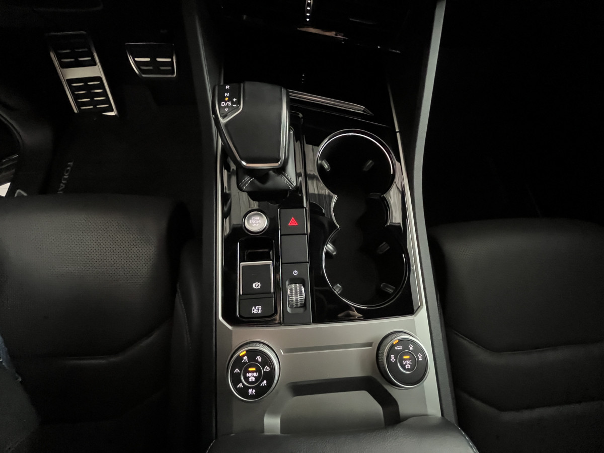 VOLKSWAGEN TOUAREG 3,0 V6 TDI 286 BVA8 R-LINE 4X4  ATTELAGE GPS CAMERA  DISCOVER PRO APPLE CAR PLAY  VIRTUAL COCKPIT CAMERA KEYLESS DYNAUDIO SUSPENSION PNEUMATIQUE FEUX MATRIX  FULL LED AFFICHAGE TETE HAUTE JANTES 21 EXCELLENT ETAT