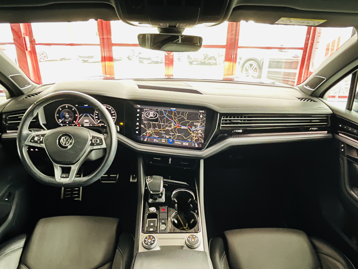 VOLKSWAGEN TOUAREG 3,0 V6 TDI 286 BVA8 R-LINE 4X4  ATTELAGE GPS CAMERA  DISCOVER PRO APPLE CAR PLAY  VIRTUAL COCKPIT CAMERA KEYLESS DYNAUDIO SUSPENSION PNEUMATIQUE FEUX MATRIX  FULL LED AFFICHAGE TETE HAUTE JANTES 21 EXCELLENT ETAT
