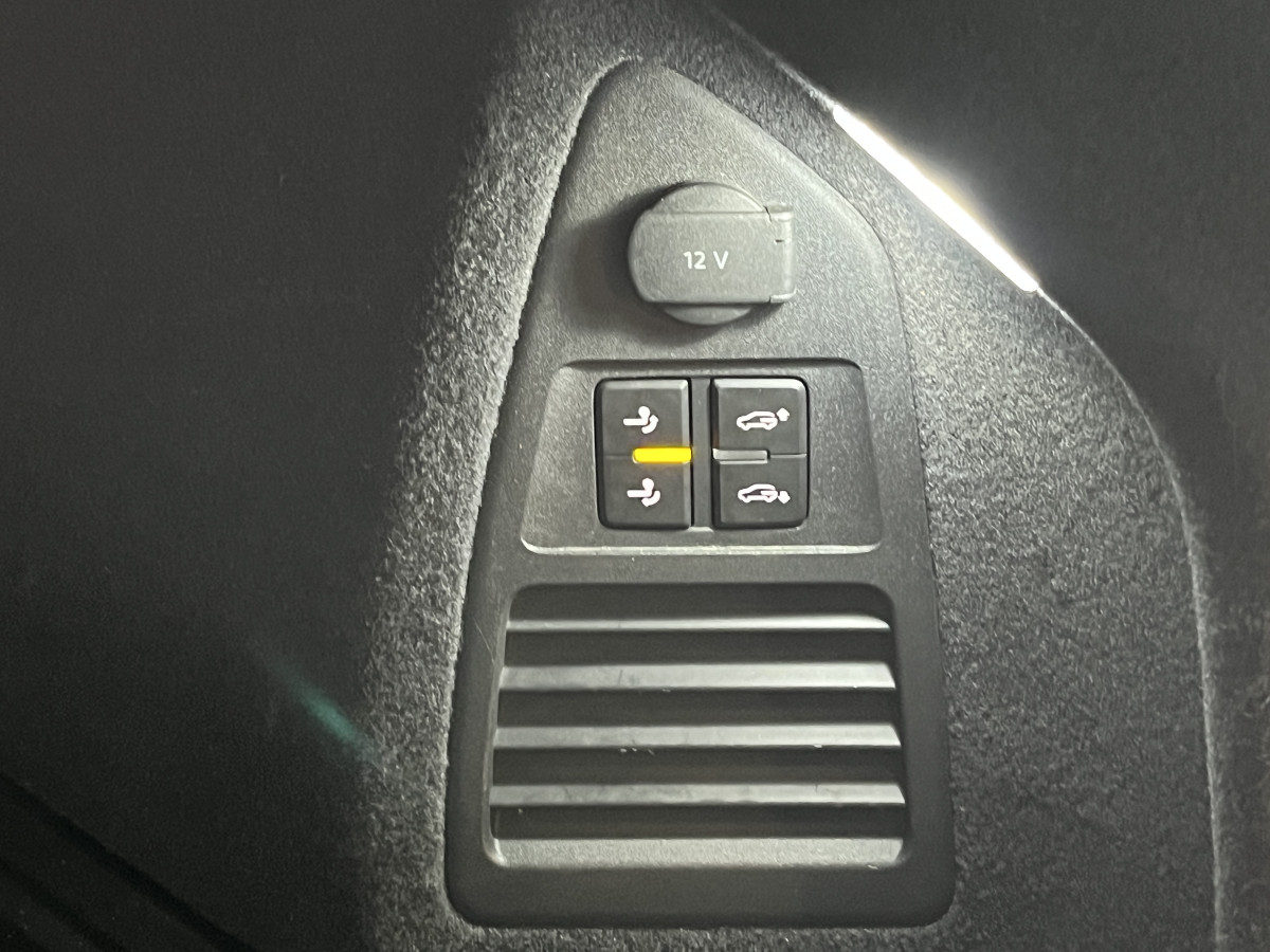 VOLKSWAGEN TOUAREG 3,0 V6 TDI 286 BVA8 R-LINE 4X4  ATTELAGE GPS CAMERA  DISCOVER PRO APPLE CAR PLAY  VIRTUAL COCKPIT CAMERA KEYLESS DYNAUDIO SUSPENSION PNEUMATIQUE FEUX MATRIX  FULL LED AFFICHAGE TETE HAUTE JANTES 21 EXCELLENT ETAT