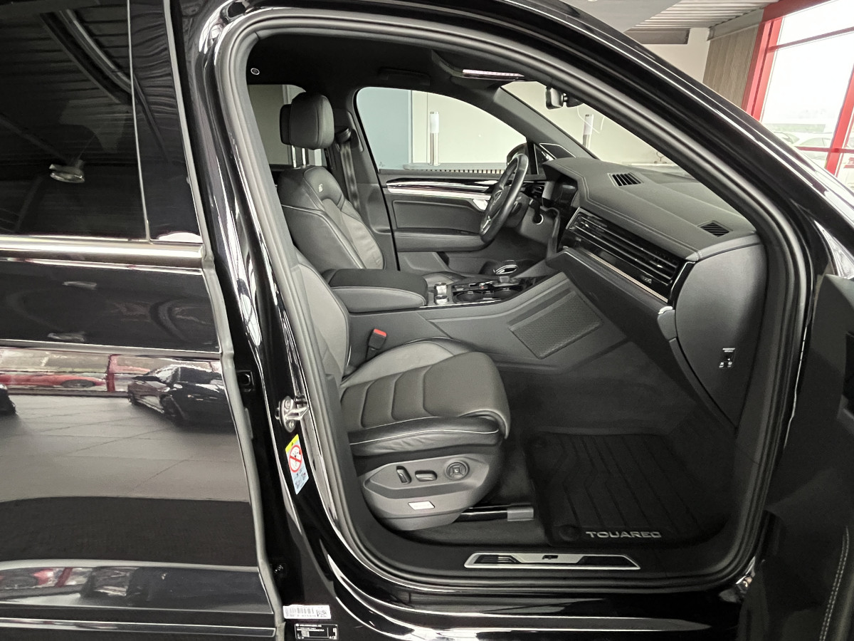 VOLKSWAGEN TOUAREG 3,0 V6 TDI 286 BVA8 R-LINE 4X4  ATTELAGE GPS CAMERA  DISCOVER PRO APPLE CAR PLAY  VIRTUAL COCKPIT CAMERA KEYLESS DYNAUDIO SUSPENSION PNEUMATIQUE FEUX MATRIX  FULL LED AFFICHAGE TETE HAUTE JANTES 21 EXCELLENT ETAT