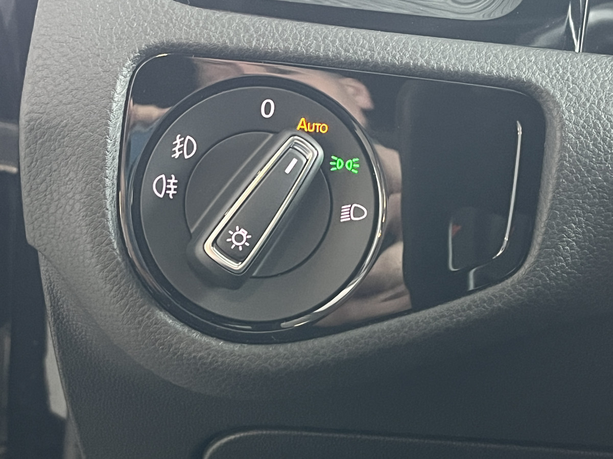 VW GOLF 7 GTI PERFORMANCE 2,0 TSI 245 DSG7 GPS CAMERA APPLE CAR PLAY ACC DCC DIGITAL KEYLESS COCKPIT LIMITEUR REGULATEUR ADAPTATIF FULL LED JANTES BRESCIA EXCELLENT ETAT