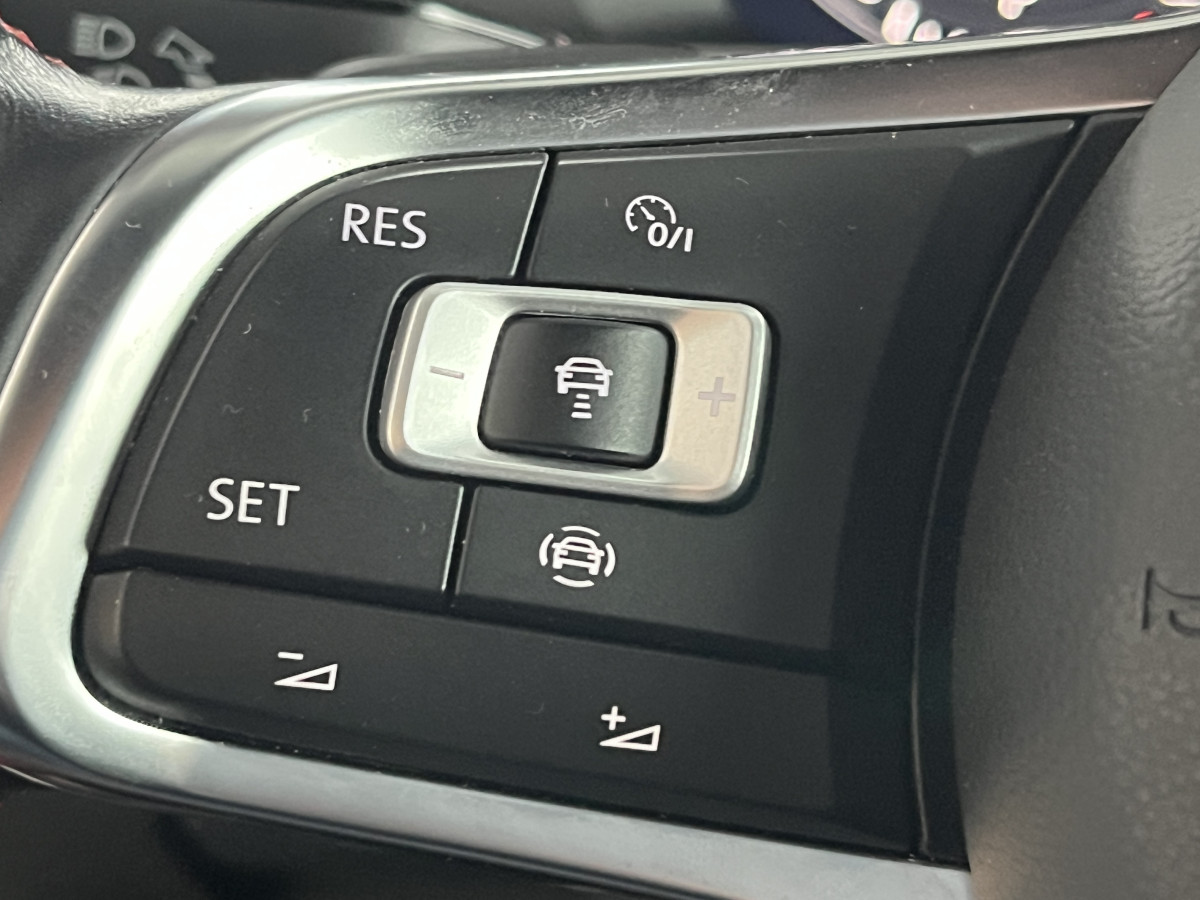 VW GOLF 7 GTI PERFORMANCE 2,0 TSI 245 DSG7 GPS CAMERA APPLE CAR PLAY ACC DCC DIGITAL KEYLESS COCKPIT LIMITEUR REGULATEUR ADAPTATIF FULL LED JANTES BRESCIA EXCELLENT ETAT