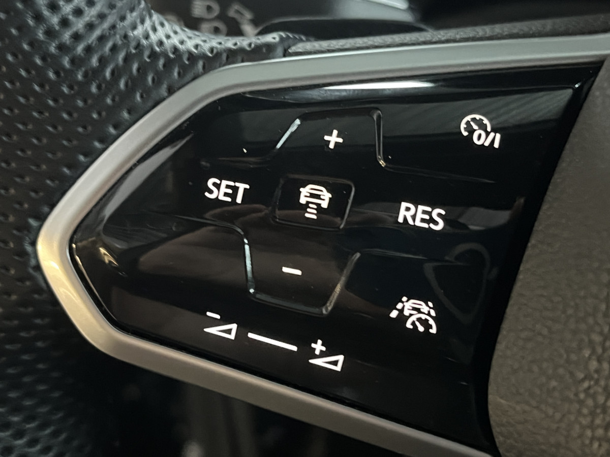 VOLKSWAGEN GOLF 8 GTD 2,0 TDI 200 DSG7 TOIT PANORAMIQUE GPS CAMERA  ATTELAGE  REGULATEUR ADAPTATIF  LIMITEUR FULL LED APPLE CARPLAY KEYLESS  EXCELLENT ETAT