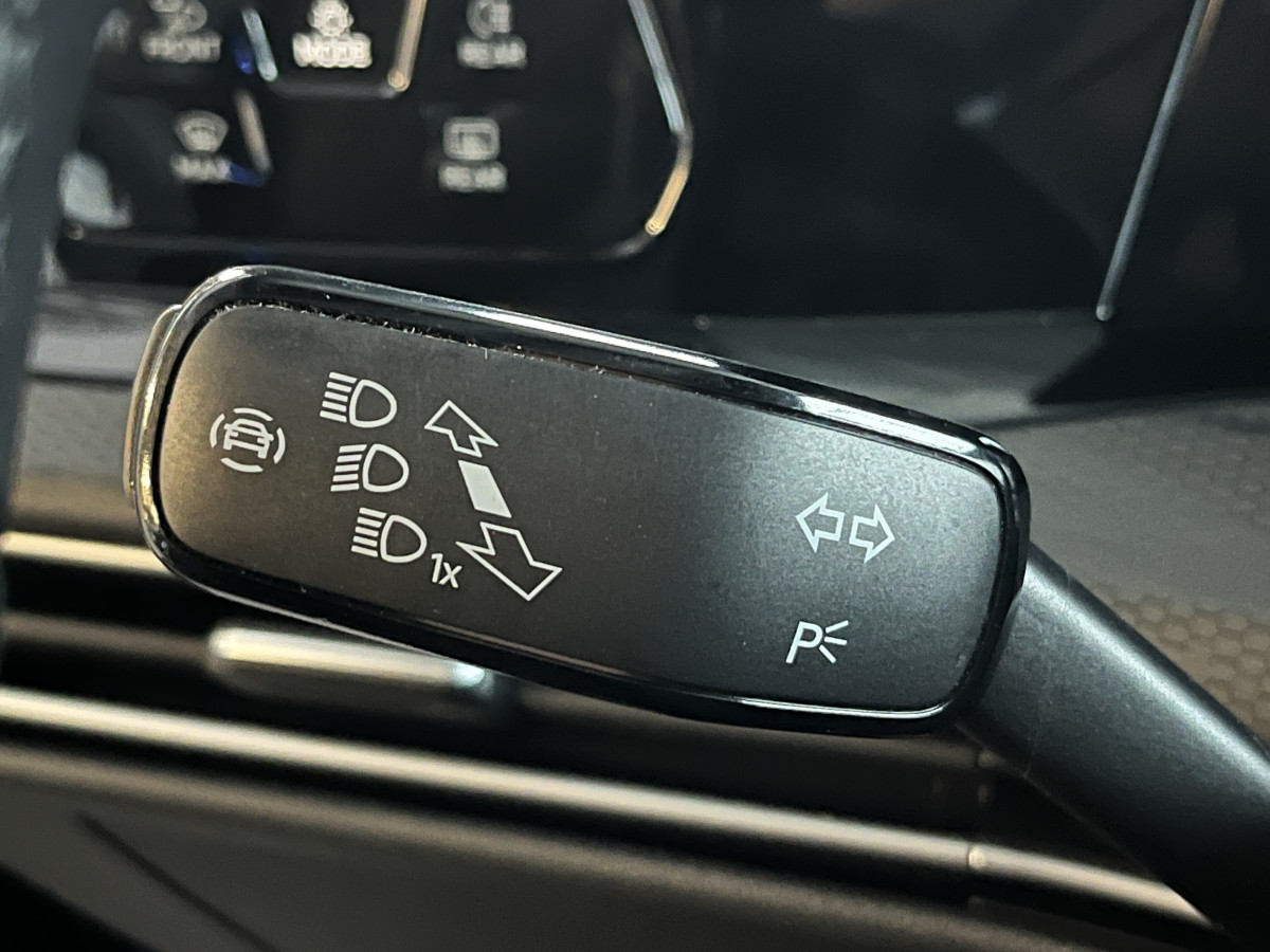 VOLKSWAGEN GOLF 8 GTD 2,0 TDI 200 DSG7 TOIT PANORAMIQUE GPS CAMERA  ATTELAGE  REGULATEUR ADAPTATIF  LIMITEUR FULL LED APPLE CARPLAY KEYLESS  EXCELLENT ETAT