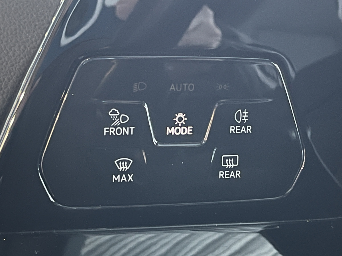 VOLKSWAGEN GOLF 8 GTD 2,0 TDI 200 DSG7 TOIT PANORAMIQUE GPS CAMERA  ATTELAGE  REGULATEUR ADAPTATIF  LIMITEUR FULL LED APPLE CARPLAY KEYLESS  EXCELLENT ETAT