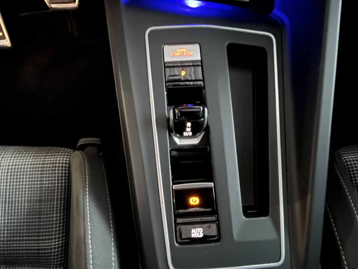 VOLKSWAGEN GOLF 8 GTD 2,0 TDI 200 DSG7 TOIT PANORAMIQUE GPS CAMERA  ATTELAGE  REGULATEUR ADAPTATIF  LIMITEUR FULL LED APPLE CARPLAY KEYLESS  EXCELLENT ETAT