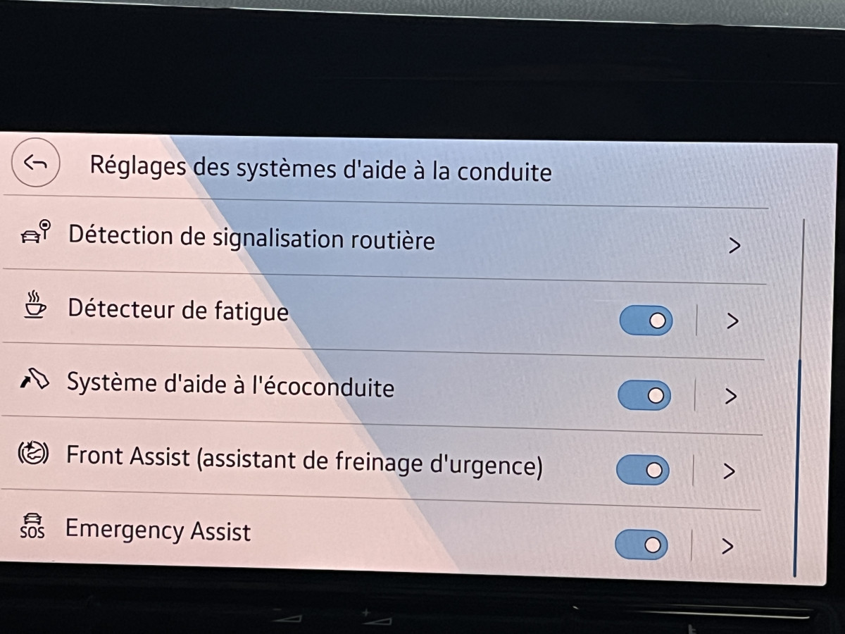 VOLKSWAGEN GOLF 8 GTD 2,0 TDI 200 DSG7 TOIT PANORAMIQUE GPS CAMERA  ATTELAGE  REGULATEUR ADAPTATIF  LIMITEUR FULL LED APPLE CARPLAY KEYLESS  EXCELLENT ETAT