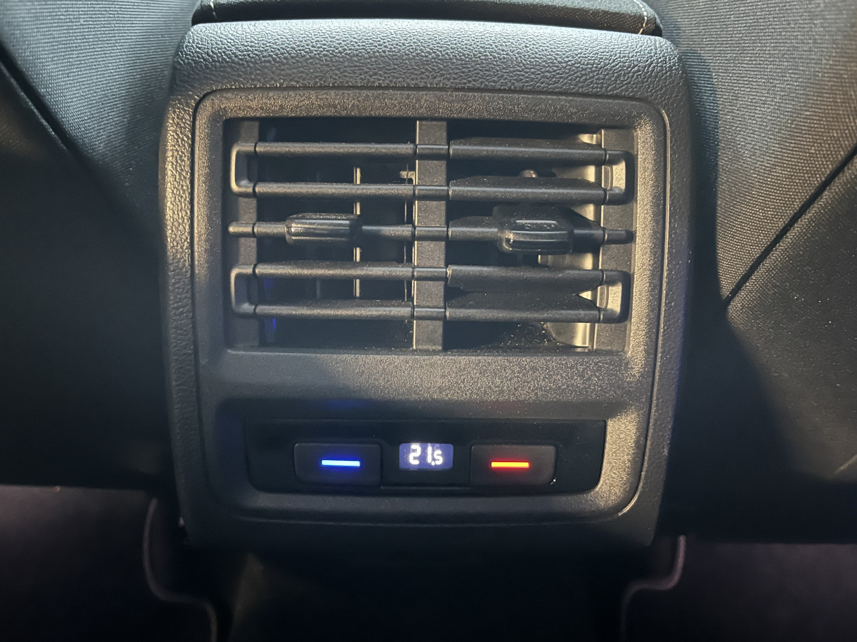 VOLKSWAGEN GOLF 8 GTD 2,0 TDI 200 DSG7 TOIT PANORAMIQUE GPS CAMERA  ATTELAGE  REGULATEUR ADAPTATIF  LIMITEUR FULL LED APPLE CARPLAY KEYLESS  EXCELLENT ETAT